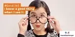 Imagen de X: "Niña con anteojos" en inglés